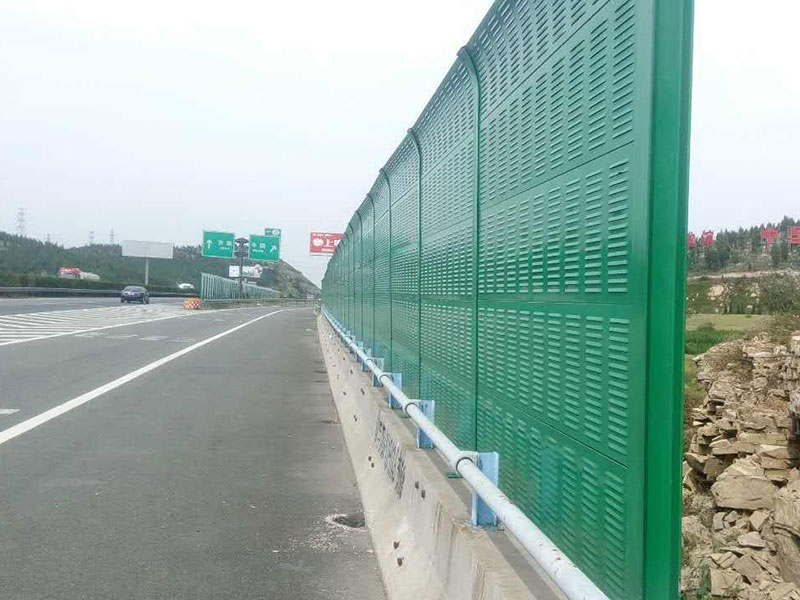 聲屏障隔（gé）音板