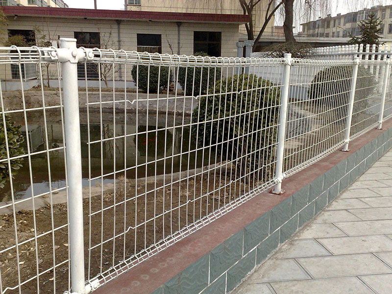 卷邊護（hù）欄