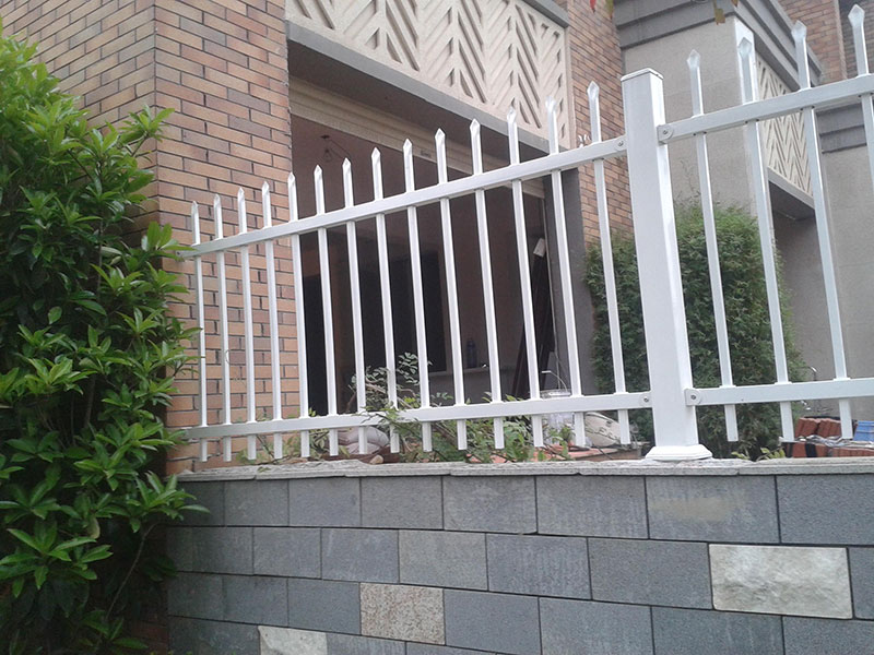 鋅（xīn）鋼護欄